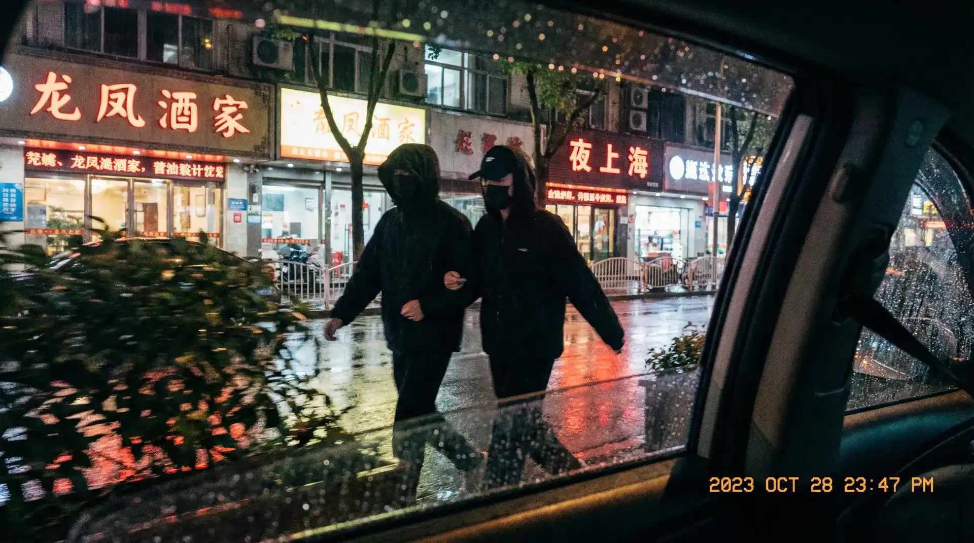 小视频 - 顶流明星深夜密会现场抓拍照片